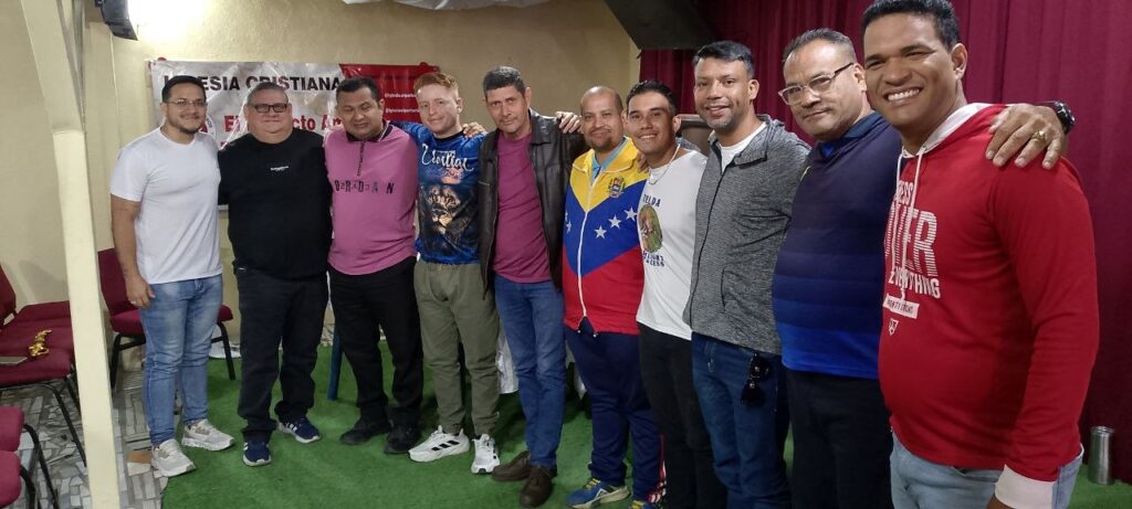 Los asistentes al matutino de caballeros
