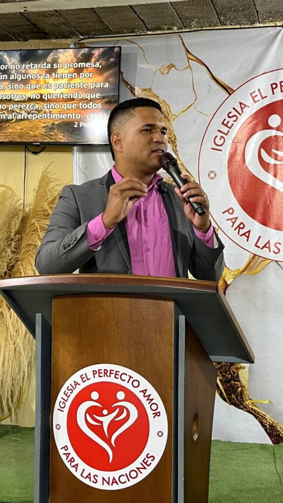 El pastor Cartaya predica "Él no se tarda"